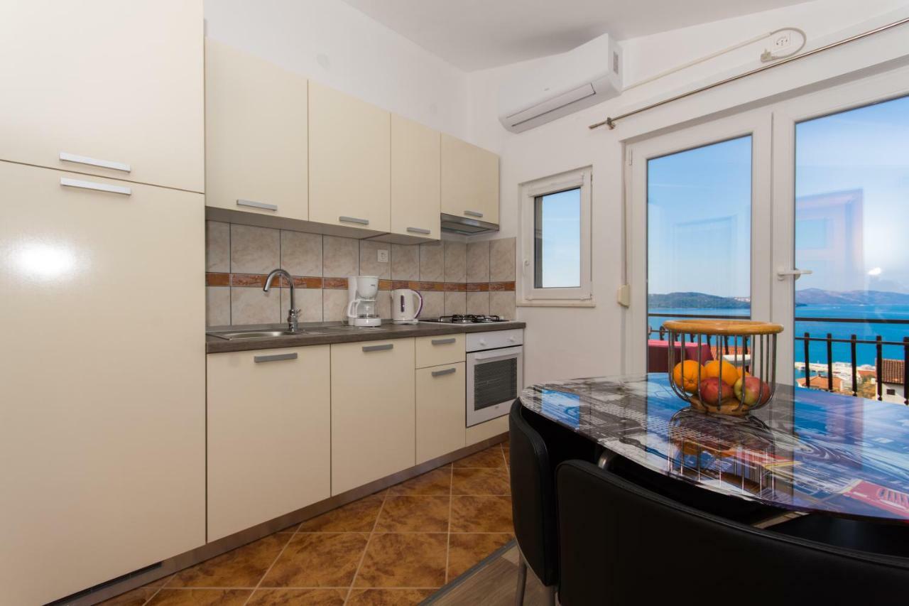 Apartmani Island Трогір Екстер'єр фото